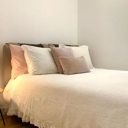 Between Historical Monuments Апартаменти